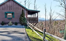 Amazing Views! Hot Tub,Pool Table,Fireplace,Relax!